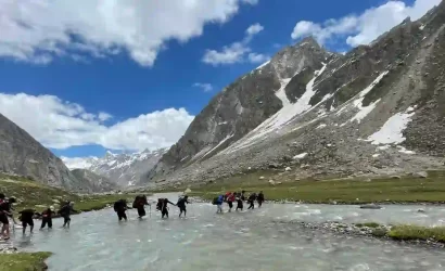 hampta Pass Trek 2024-Best-Time-Distance-Height-Cost-2 (1)